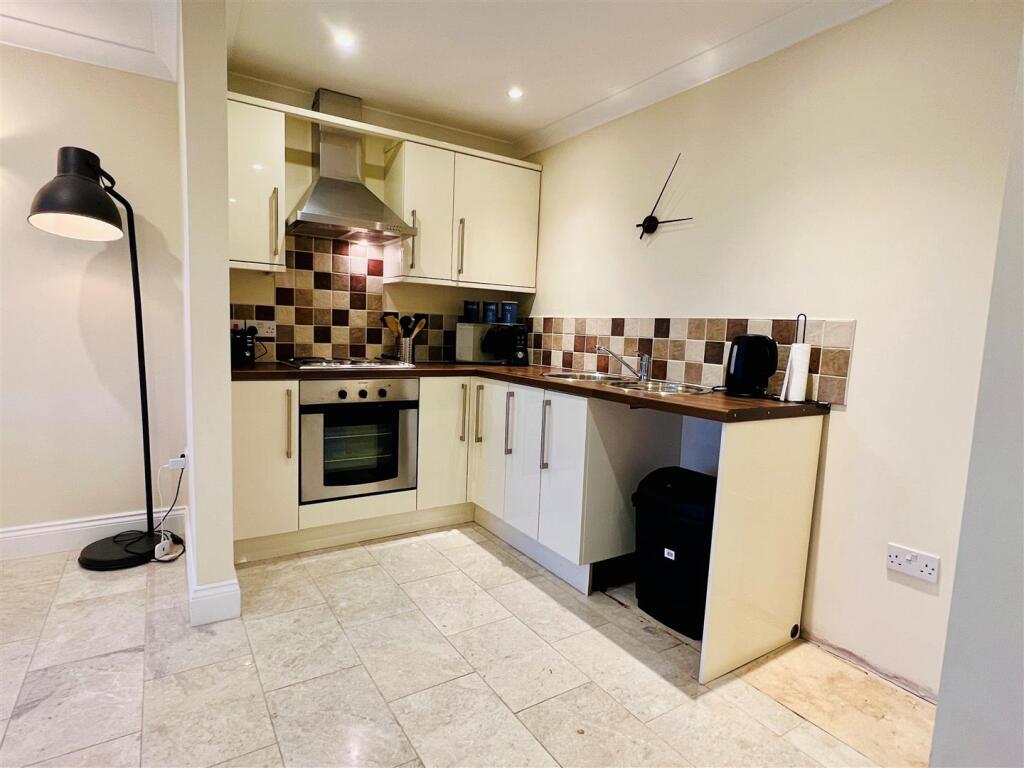 Apartment in Cambridge - View 5
