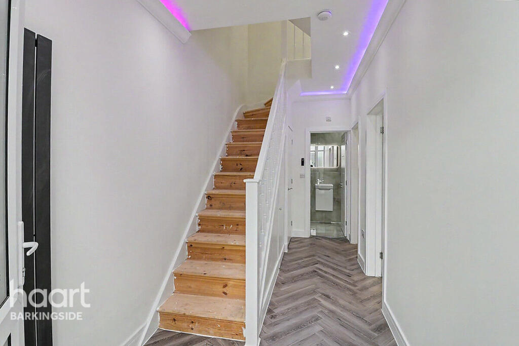 House in London, Redbridge - View 2