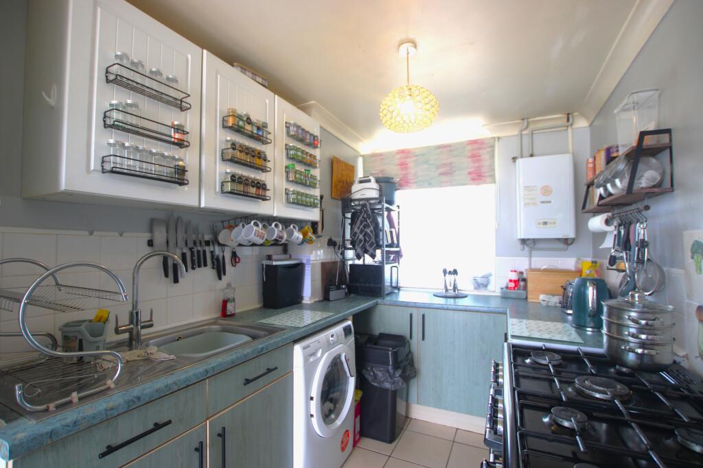 House in Northampton, Wellingborough - More