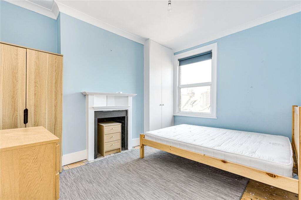 Apartment in London, Falcon Estate, Clapham Junction - More