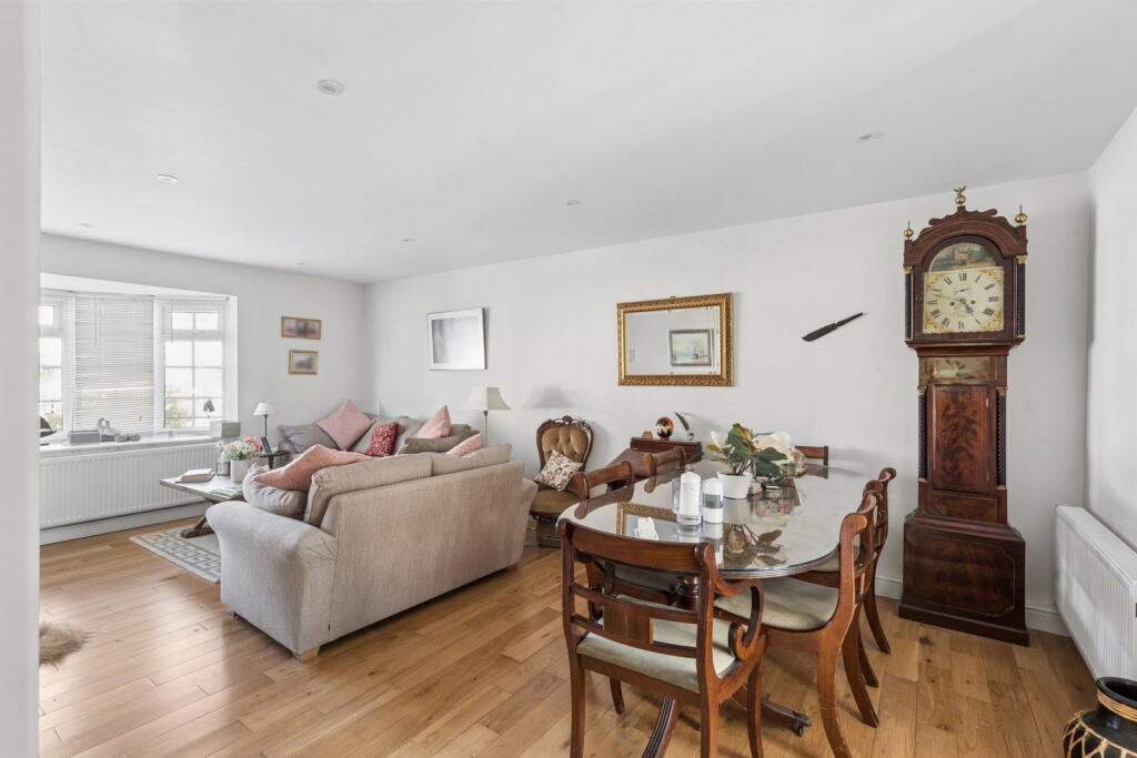 Apartment in Harrow - More