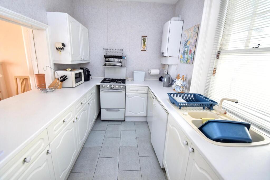 Apartment in Eastbourne, East Sussex - View 4