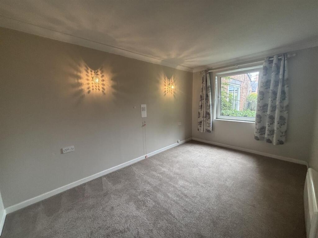 Apartment in Salisbury - More