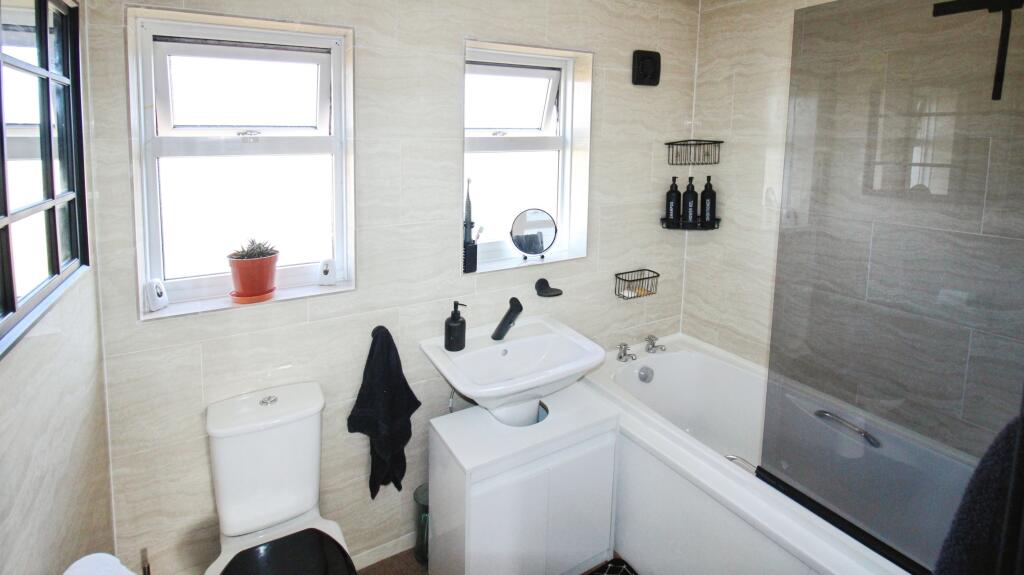 House in Grimsby, Nunsthorpe - View 4