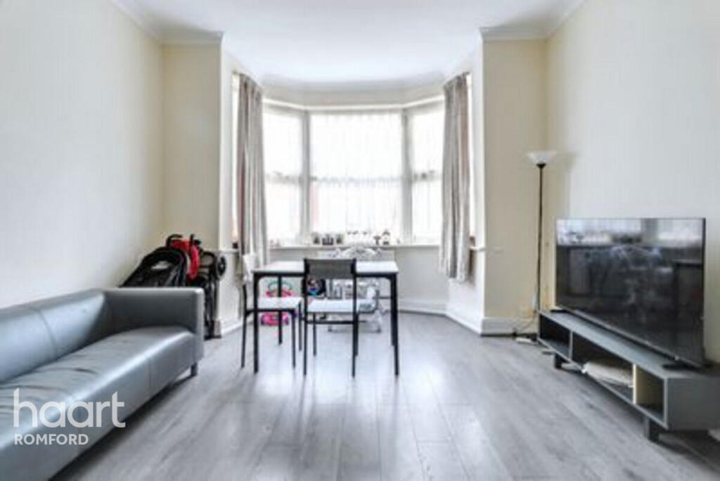 2-bed flat on 7 Junction Road, Romford, £230,000