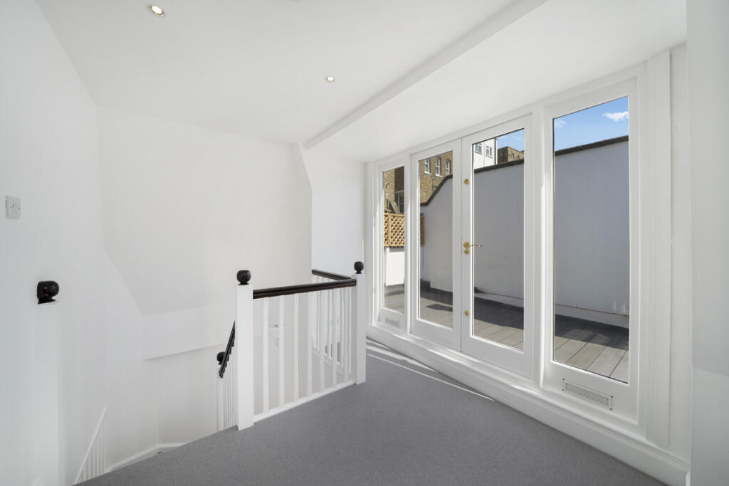 3 bedroom mews property for rent