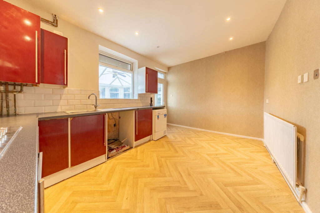 House in Oldham, Greater Manchester - View 6