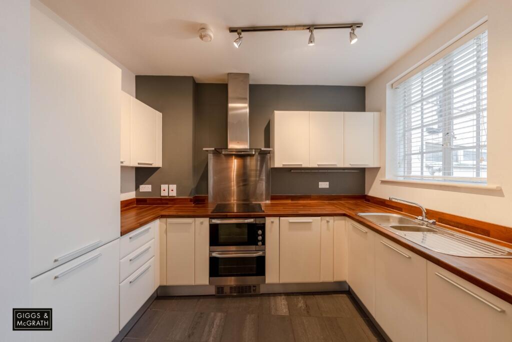 Apartment 3, Walden House, George Street, Huntingdon, Cambridgeshire, PE29 3AD photo 3
