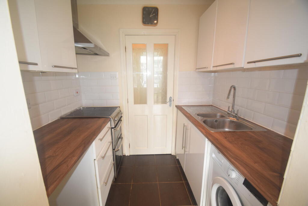 Apartment in Newport - View 4