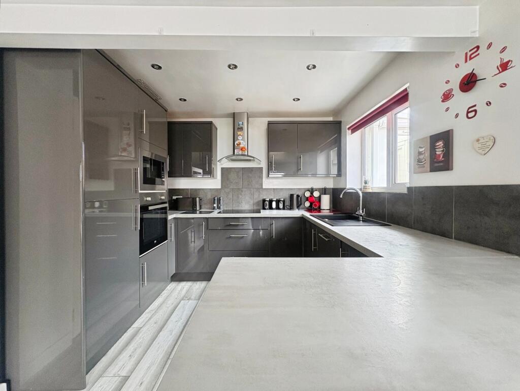 House in Waverley, Heath End, Farnham - View 2