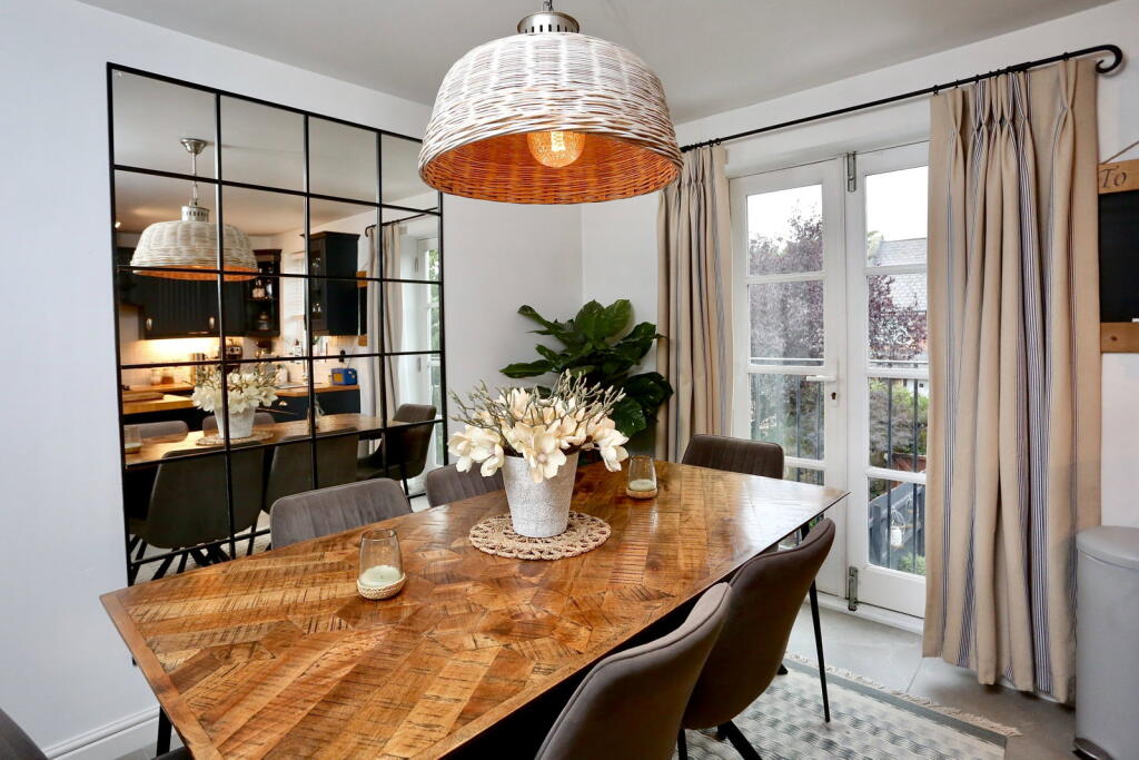 House in Newport - View 5