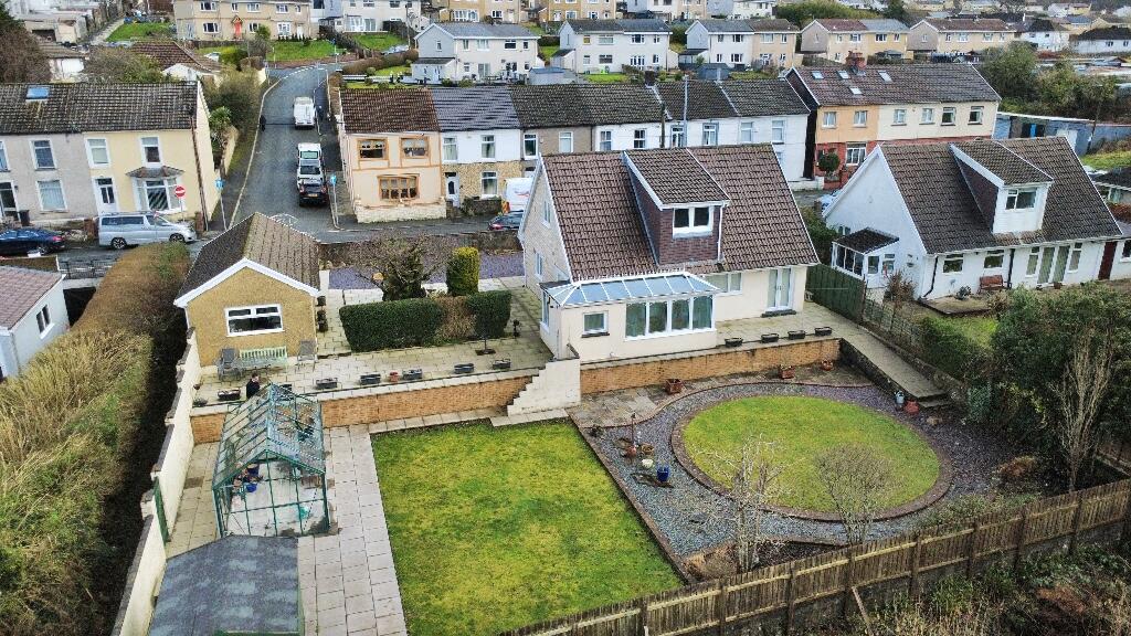 'Fourwinds' Highland Close, Merthyr Tydfil, CF47 photo 4