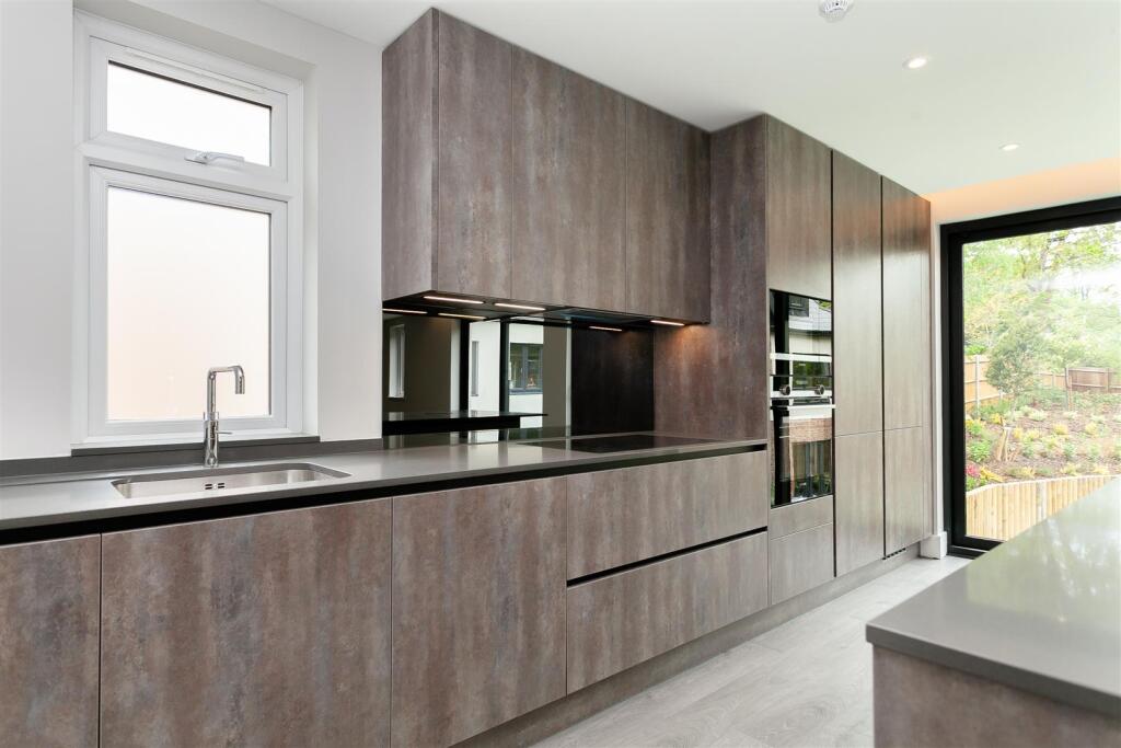 Apartment in Bromley - View 3
