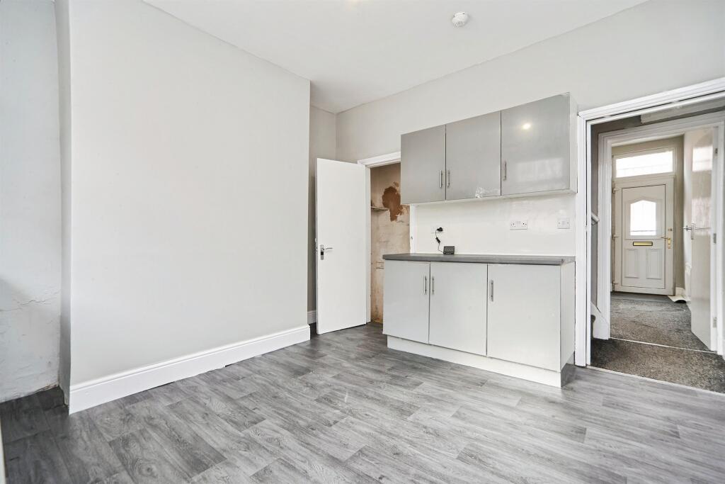 House in Leeds, West Yorkshire - View 4