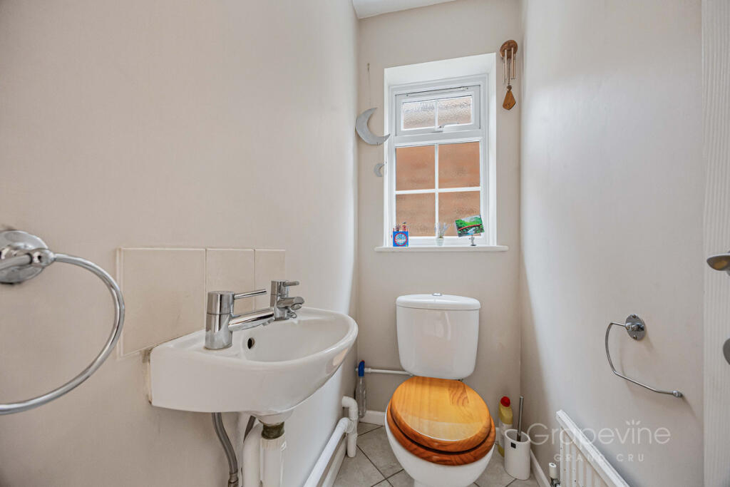 Heron Drive, Twyford, RG10 - View 4