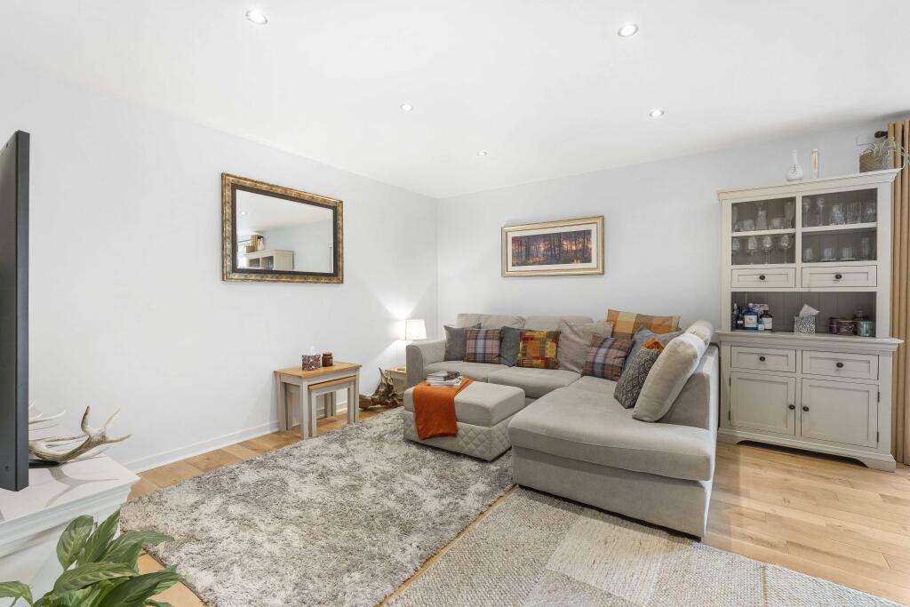 Apartment in Edinburgh, Leith Central - View 2