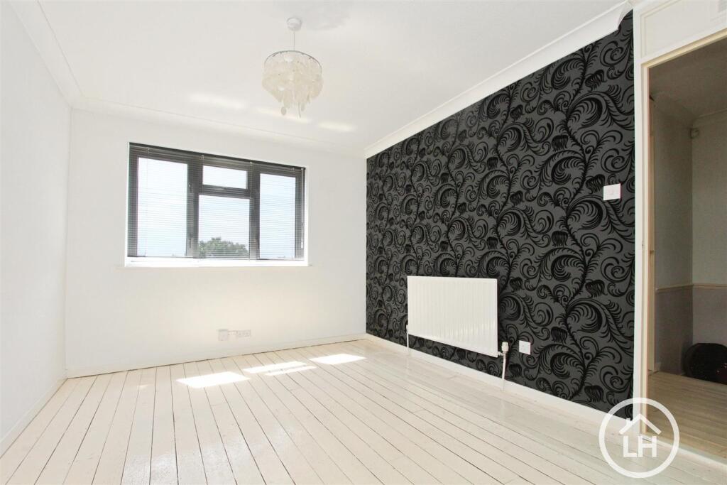 House in Swale, Grove Park, Milton Regis - View 3