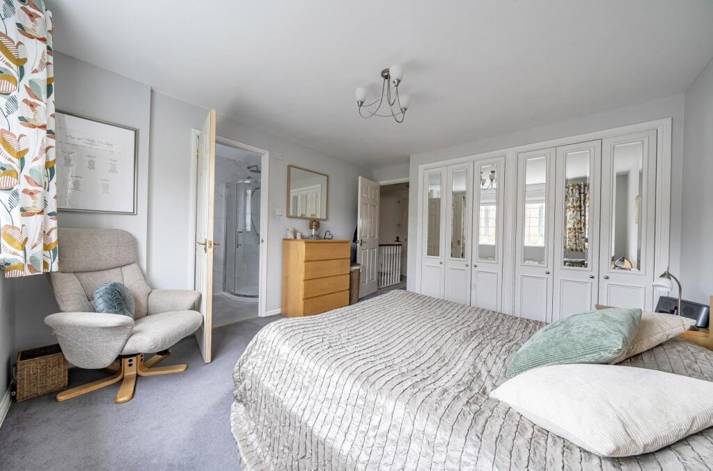 House in Eastleigh, Knightwood Park, Chandler's Ford - More