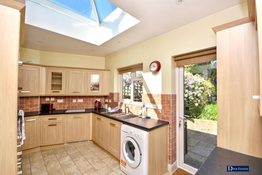Macdonald Avenue, Ardleigh Green, Hornchurch photo 4