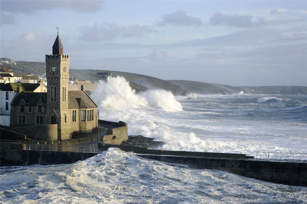 Wellington Road, Porthleven photo 3