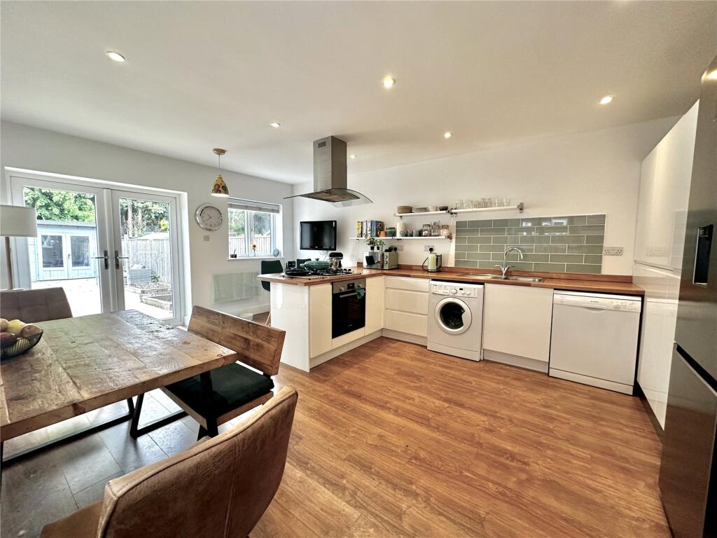 Bridge Road, Lymington, Hampshire, SO41 photo 4
