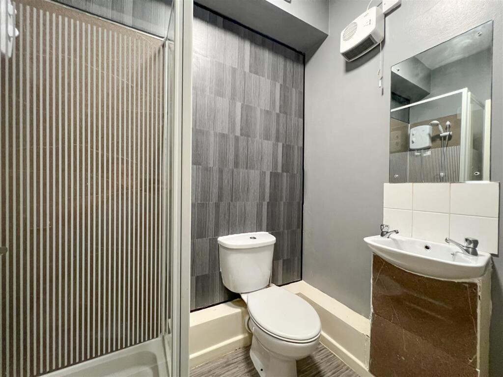 House in Sheffield, South Yorkshire - More