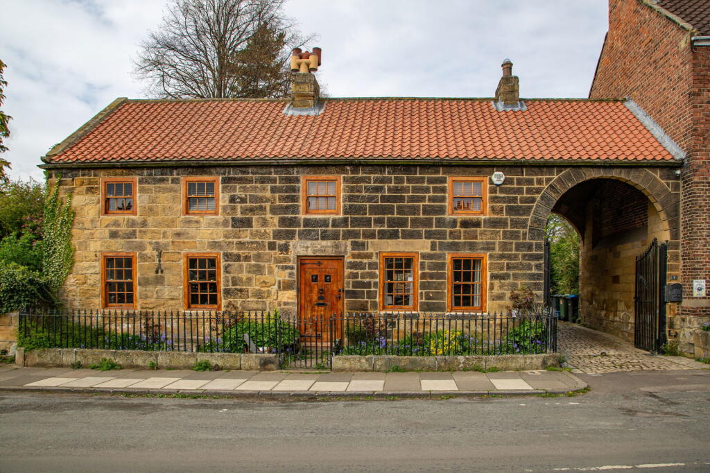 Main image of property: Low Green, Great Ayton, Middlesbrough, TS9 6NN