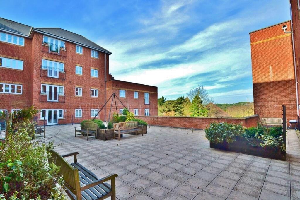 2-bed flat on Westbourne, £215,000