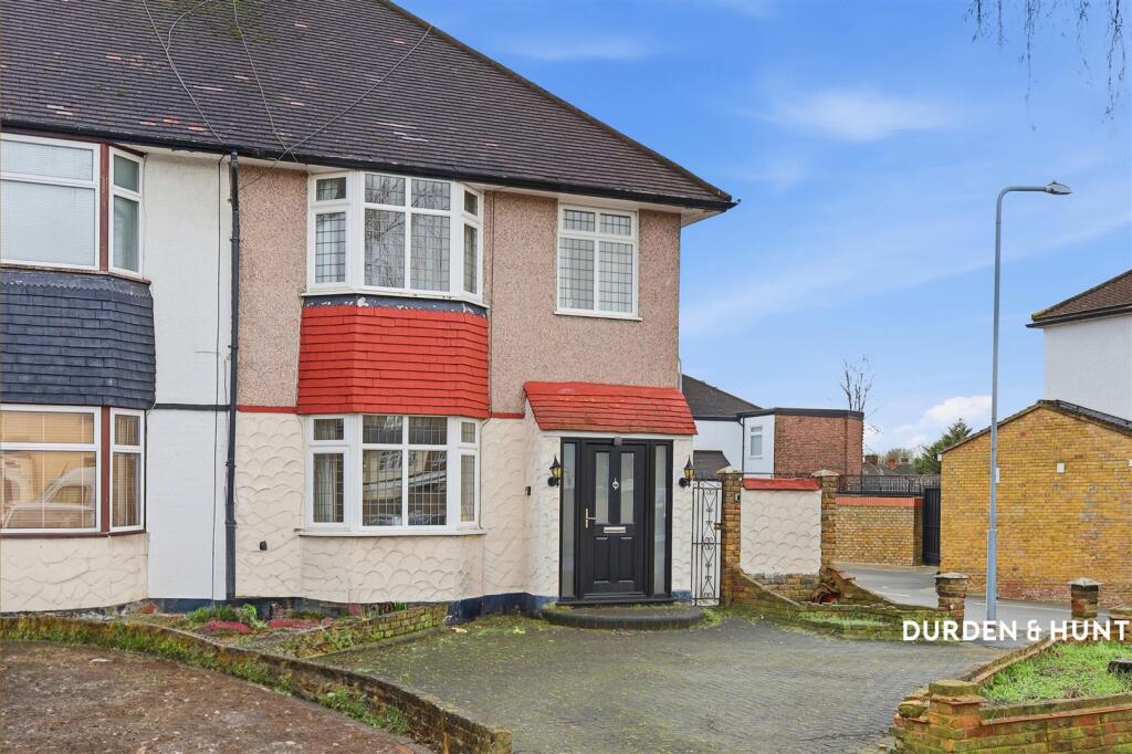 Main image of property: Stradbroke Grove, Clayhall, IG5