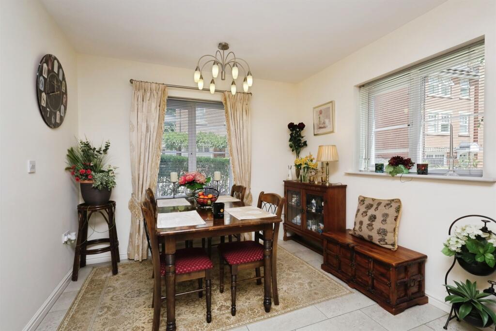 House in Wealden, Roebuck Park, Hellingly - More