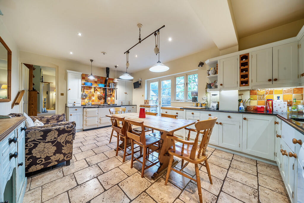 37 The Village, Abberley photo 4