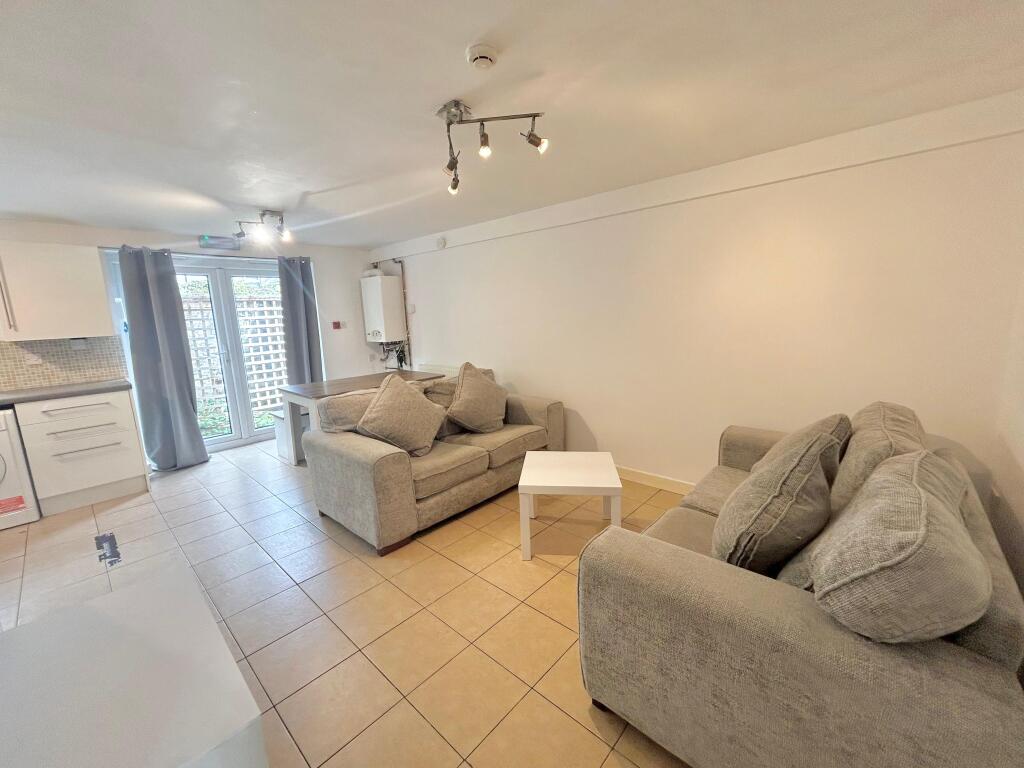 House in Cardiff, Maindy, Cathays - View 4