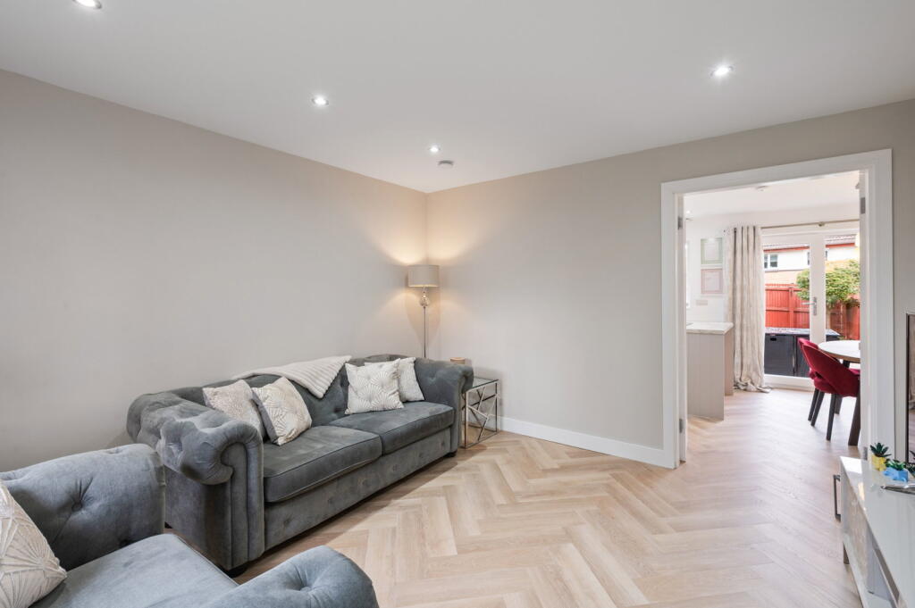 House in Edinburgh, West Lothian - More