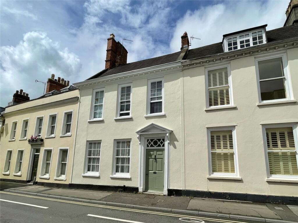 Main image of property: Superb Flat with Garden & Parking in Central Wells