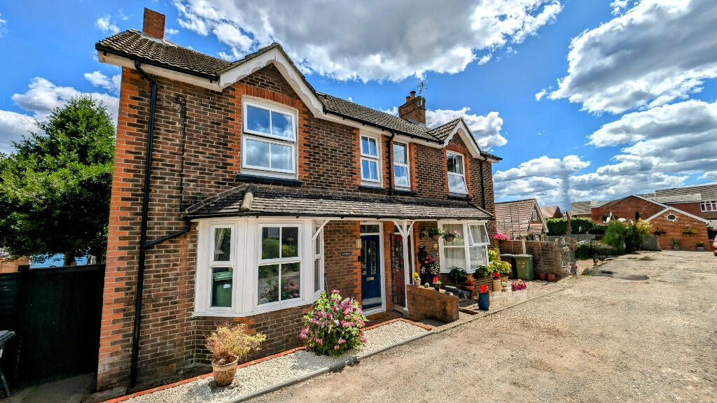 2-bed semi-detached on Somerset Avenue, Bordon, Hampshire, GU35, £325,000