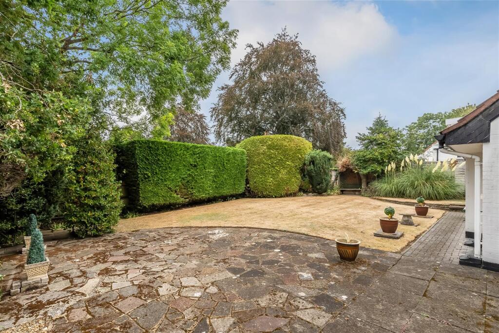 House in Sutton - View 5