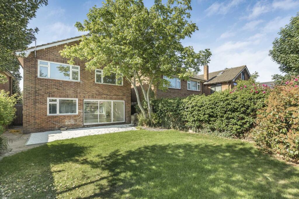 Staines Road East, Sunbury-On-Thames photo 4