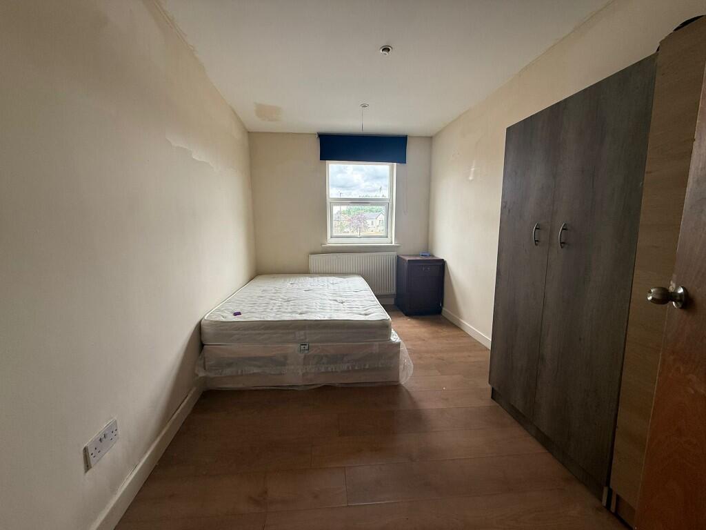 Regina Road, Southall, Middlesex, UB2 - View 4