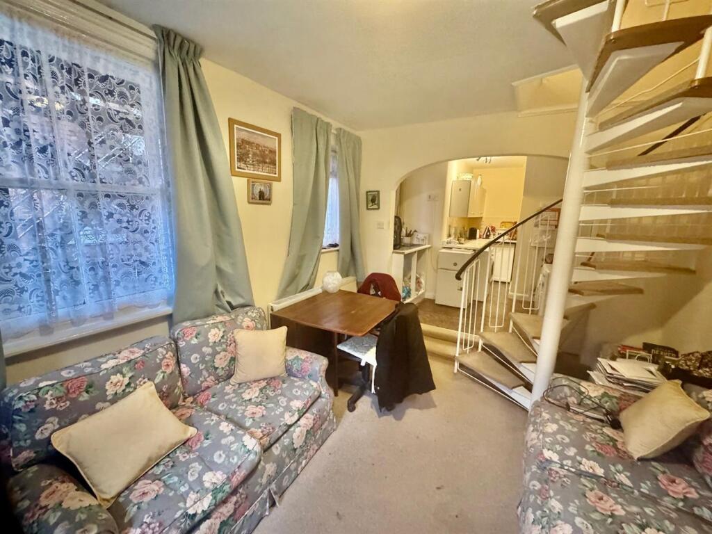 Apartment in Scarborough, South Cliff - More