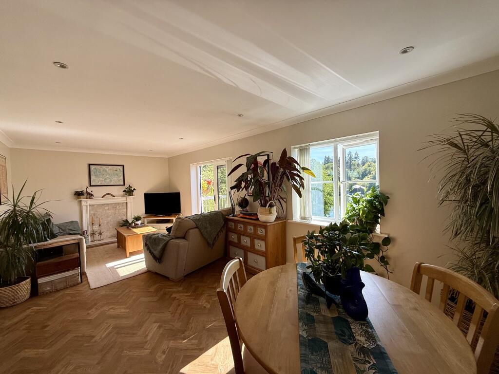 Apartment in Guildford - View 3