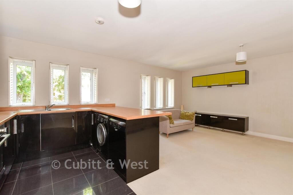 Apartment in Sutton - View 5