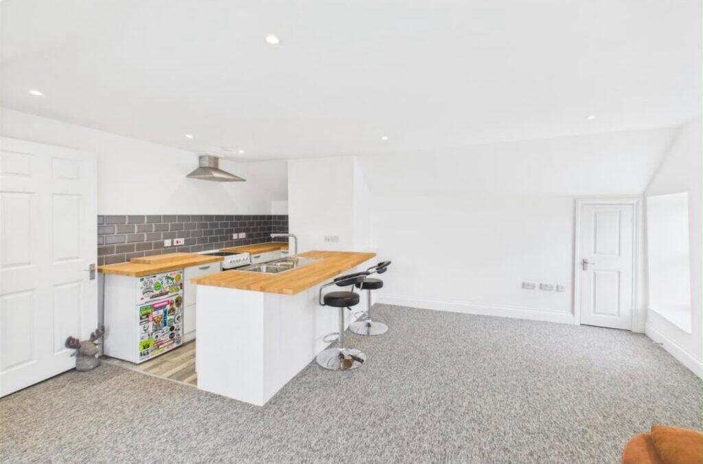 Apartment in Truro - View 3