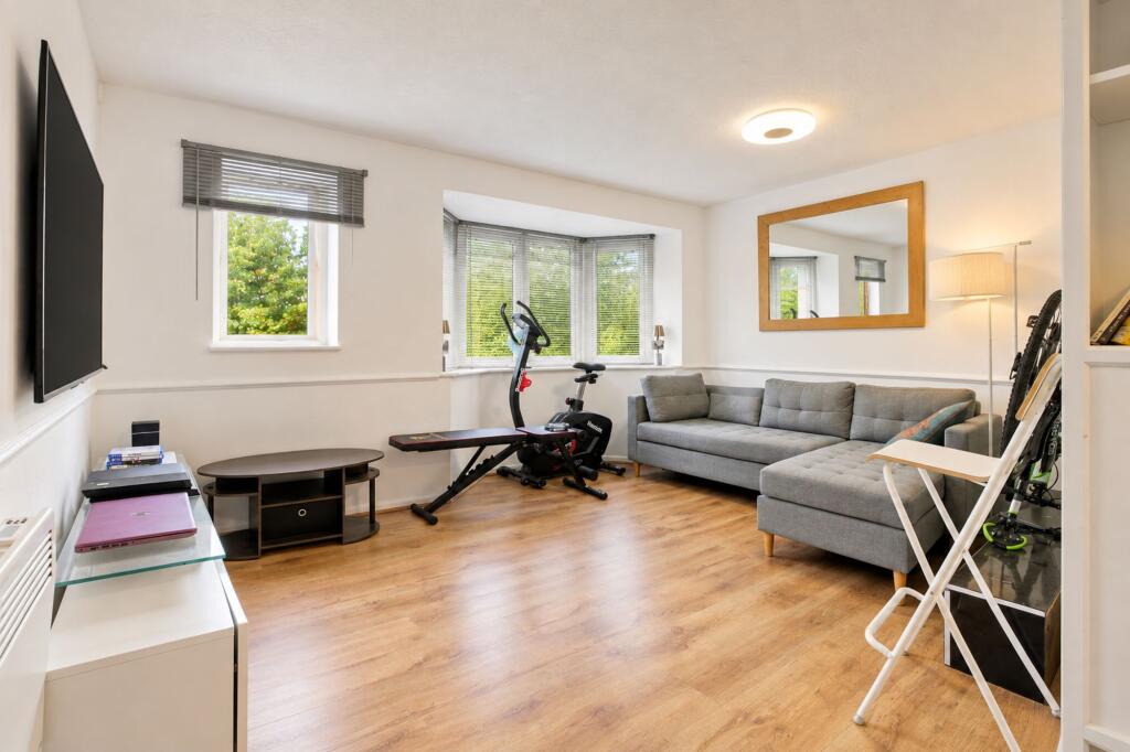 Apartment in Croydon - More
