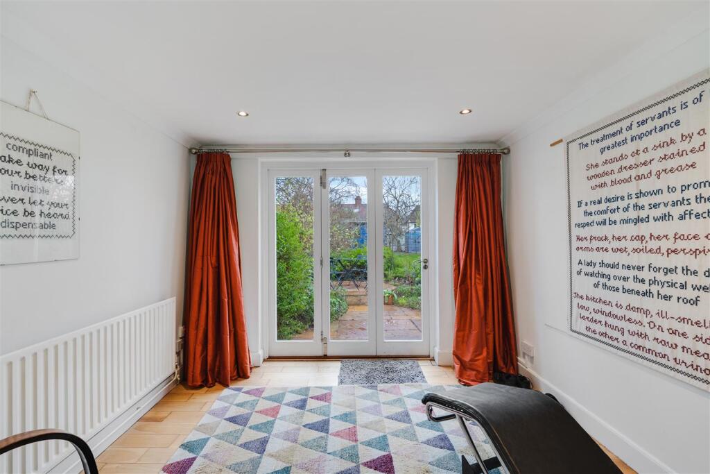 House in Twickenham - More
