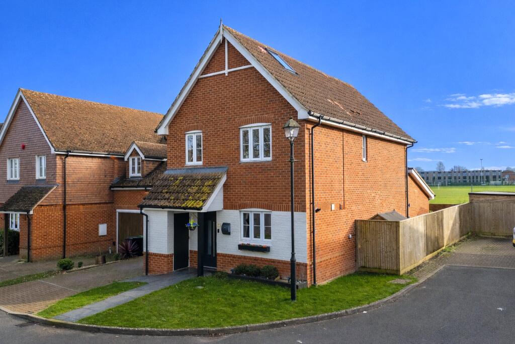 Main image of property: Malyns Way, Tilehurst, Reading, Berkshire, RG31