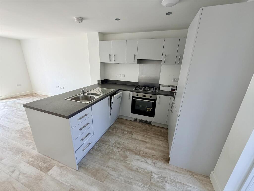 House in Nuneaton and Bedworth, St Nicolas Park - View 4
