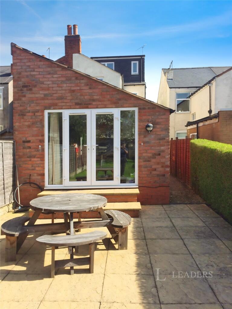 6 bedroom terraced house for rent