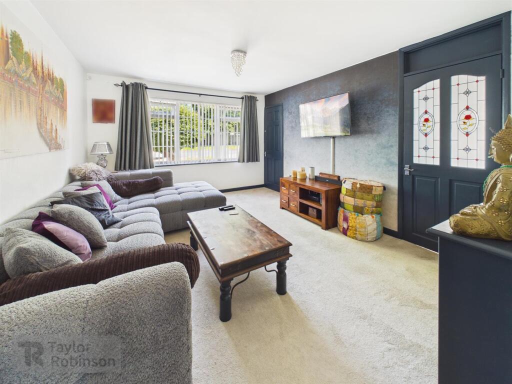 House in Crawley, Broadfield - View 2