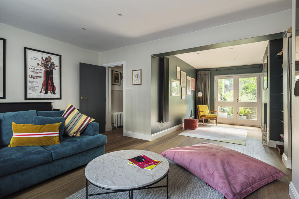 House in London - View 2