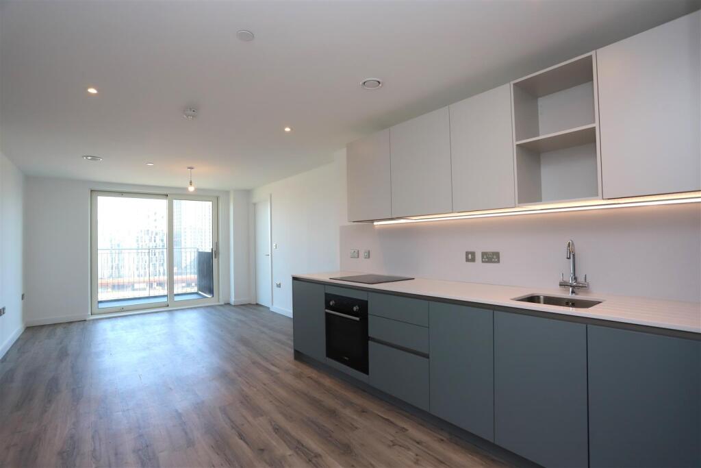 Main image of property: The Railings, Middlewood Locks